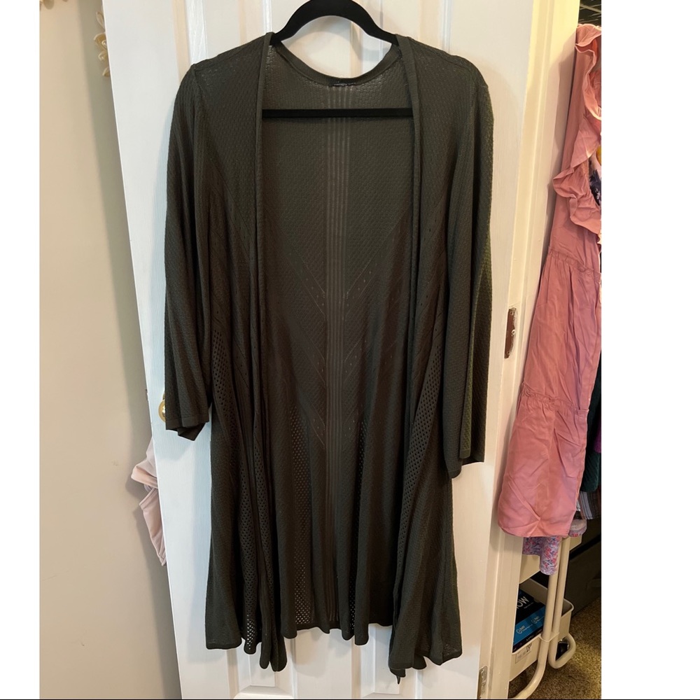 Torrid SIZE 4 long 3/4 sleeve cardigan